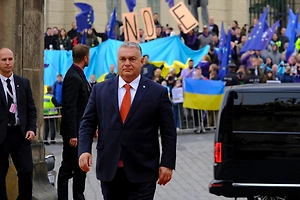 Риски ушли вместе с Орбаном: Киев вновь разрешил украинцам ездить в Венгрию