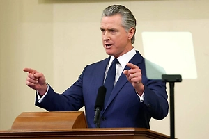 Губернатор Калифорнии задал неудобные вопросы Белому дому: Чем нам так угрожали иранские школьницы?