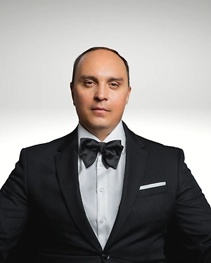 Квартира может быть юридически «несвободна», даже если фактически в ней никто не проживает. Самое распространённое обременение — ипотека. Продажа залогового жилья возможна, однако требует согласия банка и соблюдения специальной процедуры (например, оформления аккредитива). В выписке из ЕГРН в графе «Обременения» после погашения кредита должна стоять отметка об отсутствии записей.