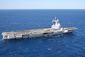 Макрон направил авианосец «Шарль де Голль» в Средиземное море