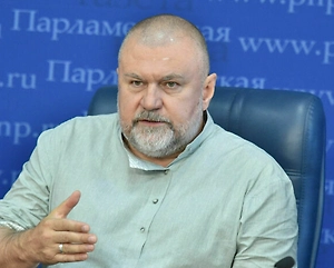 Я считаю, что одними штрафами здесь не обойтись. Нужно запускать поэтапный механизм: сначала судебные запреты, затем штрафы, потом уголовное преследование. Почему уголовная ответственность? Потому что последствия такого преследования очень тяжёлые — особенно для молодых женщин, хотя страдают не только они. <...> Исходя из тяжести последствий, мы обязаны говорить об уголовной ответственности.