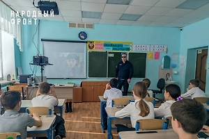 Ветераны СВО и Народный фронт проводят киноуроки для школьников по всей России