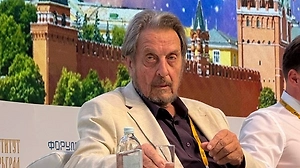 «Как они могли это сделать?» Отец Илона Маска допустил, что высадка США на Луну — мистификация
