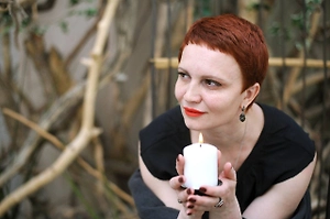 Первое — восстановите справедливость там, где это зависит от вас: верните долг, извинитесь, если были неправы, или спокойно обозначьте границы. Второе — создайте вокруг себя красоту: необязательно глобальную: купите цветы, наведите симметрию в пространстве, наденьте то, что вам идёт.