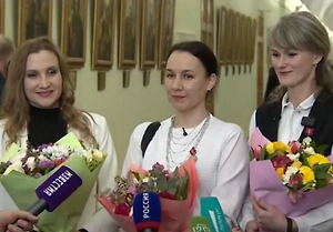 В Петербурге наградили женщин за спасение выпавшего из окна 10-го этажа ребёнка