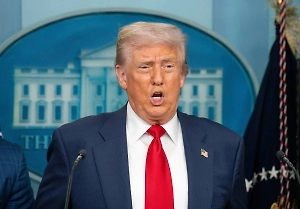 Трамп назвал европейцев сосунками из-за закупок ветрогенераторов у Китая