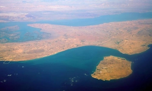 В Ормузском проливе застряли сотни танкеров после заявлений Ирана