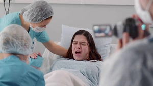 Частые роды в 22-27 лет грозят тяжёлой анемией, предупредила врач