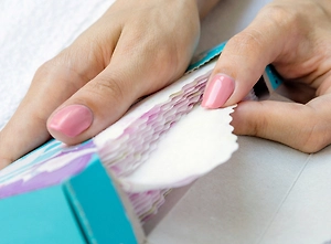 «Эффект парника»: Гинеколог объяснила, почему нельзя носить ежедневные прокладки круглосуточно