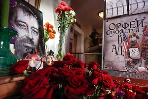 В Екатеринбурге простились с Колядой под бурные овации и песню «Пусть всегда будет солнце»
