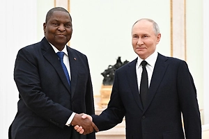 Путин провёл переговоры с президентом ЦАР Туадерой в Кремле