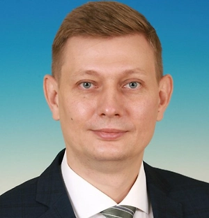 Сейчас мир действительно переживает период сильной трансформации — привычные правила международного права и дипломатии уже не работают так, как раньше. В таких условиях каждое решение требует учитывать не только формальные нормы, но и человеческую солидарность. Что касается наших граждан в Дубае: если кто-то оказался там в сложной ситуации — помощь, конечно, важна. Гуманитарная поддержка всегда оправданна.