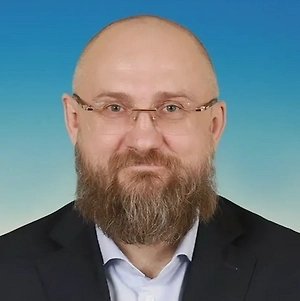 То, что с нашим флагом выступают, — конечно же, это радостно, это не может меня не радовать. То, что я вчера видел, даже не вчера, чуть позже мне сбросили ночью, видел, как Россию объявляли, под нашим флагом... На самом деле это заслуженная победа, наверное, всех, кто принимал участие в том, чтобы справедливость восторжествовала.