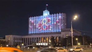 Дом правительства России украсили инсталляцией к Международному женскому дню