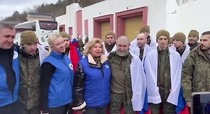 Москалькова и вернувшиеся из плена бойцы ВС РФ поздравили женщин с 8 Марта