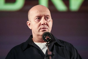 Бурунов рассказал, за что не может простить родителей и почему боится стать отцом