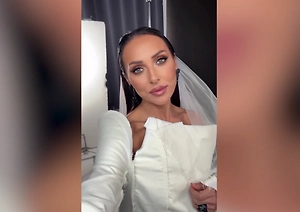 Алсу в белом платье с фатой объявила после отпуска, что сказала «Да!»