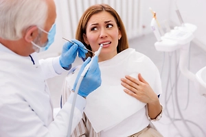 Россиянка через суд взыскала 3 млн за «уехавшую» челюсть после имплантов