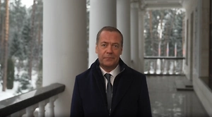 «Мы гордимся вами!» Медведев поздравил участниц СВО с 8 Марта