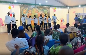 Жители ЦАР отметили 8 Марта в «Русском Доме» под хиты Михайлова и Киркорова