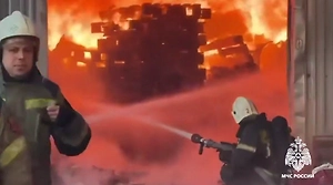 Магазин «Светофор» полыхает в Краснодаре на площади 2,5 тысячи квадратов