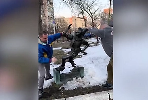 «Потужно»: На Украине двое «патриотов» расправились с Буратино