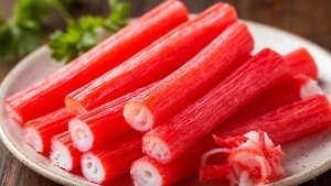 Названы недуги, при которых опасно налегать на крабовые палочки