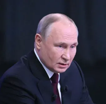 <p>Когда руководитель сегодняшней киевской администрации на глазах у всего мира стоя аплодирует бывшему солдату СС, напрямую участвовавшему в Холокосте, в уничтожении полутора миллионов евреев на Украине, русских и поляков, стоя аплодирует. Это что, не проявление нацизма, что ли?</p>