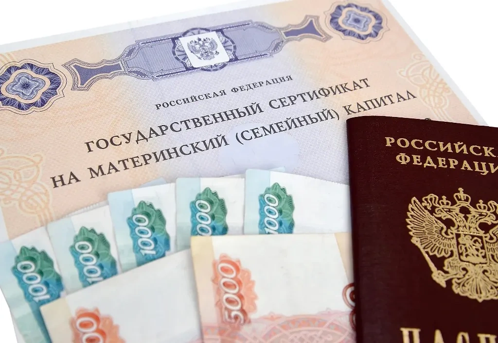 Если родители уже получали маткапитал на первенца и ожидают пополнение в 2024 году, то за второго ребёнка им "доплатят" около 203 тысяч рублей. Фото © Shutterstock