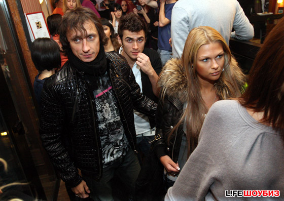 Вадим представил свою избранницу друзьям еще на открытии кафе ведущего Comedy Club Таша