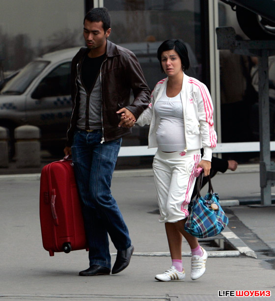 В 2007 году беременная Юля и Парвиз жили между Россией и Америкой