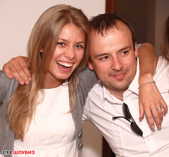 Лена быстро нашла общий язык с друзьями Бориса