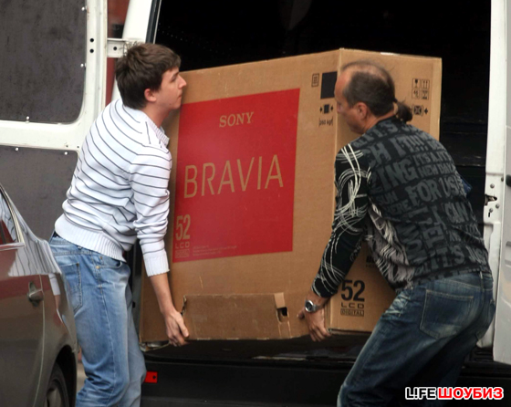 На день рождения Земфире подарили плазменный телевизор