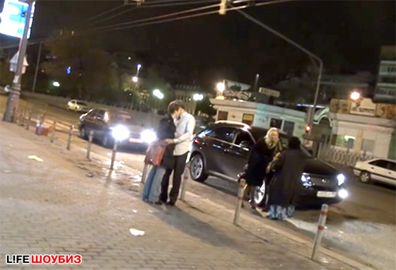 %D0%9F%D0%BE%D1%81%D0%BB%D0%B5%20%D1%83%D1%85%D0%BE%D0%B4%D0%B0%20%D0%90%D0%BB%D0%B8%D1%81%D1%8B%20%D0%B0%D0%BA%D1%82%D0%B5%D1%80%20%D0%BD%D0%B5%20%D1%80%D0%B0%D1%81%D1%82%D0%B5%D1%80%D1%8F%D0%BB%D1%81%D1%8F%20%D0%B8%20%D0%BD%D0%B0%D1%87%D0%B0%D0%BB%20%D1%83%D1%85%D0%B0%D0%B6%D0%B8%D0%B2%D0%B0%D1%82%D1%8C%20%D0%B7%D0%B0%20%D0%BD%D0%BE%D0%B2%D0%BE%D0%B9%20%D0%BF%D0%B0%D1%81%D1%81%D0%B8%D0%B5%D0%B9