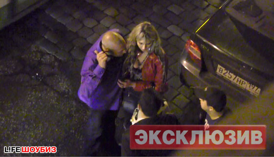 %D0%93%D0%BE%D0%BB%D0%BB%D0%B8%D0%B2%D1%83%D0%B4%D1%81%D0%BA%D0%B8%D0%B9%20%D0%B3%D0%BE%D1%81%D1%82%D1%8C%20%D0%BF%D0%BE%D0%B9%D0%BC%D0%B0%D0%BB%20%D0%BD%D0%B0%20%D1%83%D0%BB%D0%B8%D1%86%D0%B5%20%D0%BE%D0%B1%D1%8B%D1%87%D0%BD%D0%BE%D0%B3%D0%BE%20%D1%82%D0%B0%D0%BA%D1%81%D0%B8%D1%81%D1%82%D0%B0%20%D0%B8%20%D0%BE%D1%82%D0%BF%D1%80%D0%B0%D0%B2%D0%B8%D0%BB%D1%81%D1%8F%20%D1%81%D0%BE%20%D1%81%D0%B2%D0%BE%D0%B5%D0%B9%20%D0%B4%D0%B5%D0%B2%D1%83%D1%88%D0%BA%D0%BE%D0%B9%20%D0%B2%20%D0%BE%D1%82%D0%B5%D0%BB%D1%8C