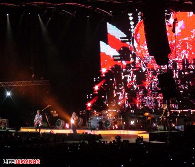 концерт на английском. концерт на английском. концерт надпись по англ. английский исполнитель выступал в москве. группа англия концерт.