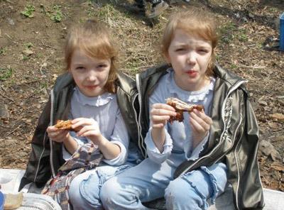 Катя и Даша Лапузины