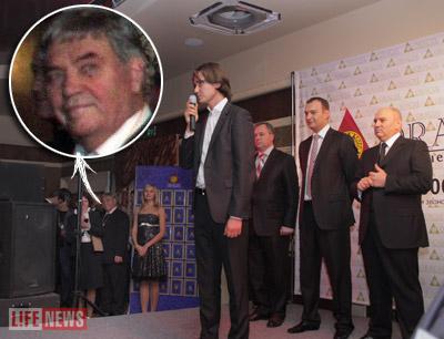 В казино Котляров пробыл около получаса, а потом поехал  домой