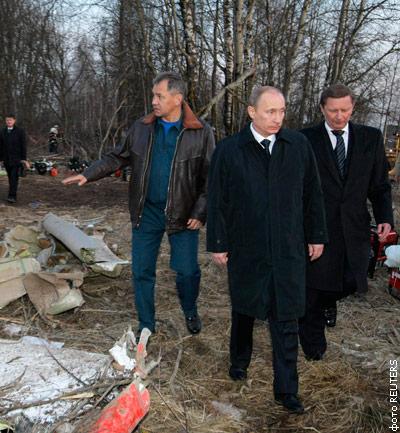 Владимир Путин в сопровождении Сергея Шойгу и Сергея Иванова лично осмотрел место катастрофы