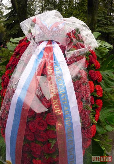 Премьер-министр Владимир Путин прислал венок первым