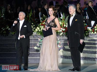 Все гости Венского бала были одеты в элегантные наряды.
 