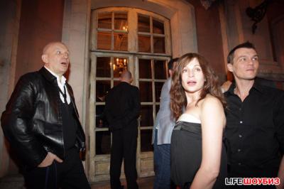 Готье собрал на вокзале целую армию российских звезд