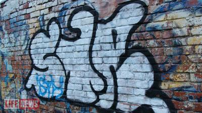 Вместе с друзьями Константин устраивал акции по устранению нацистской символики