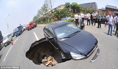 Инцидент произошел на одной из скоростных трасс Китая.