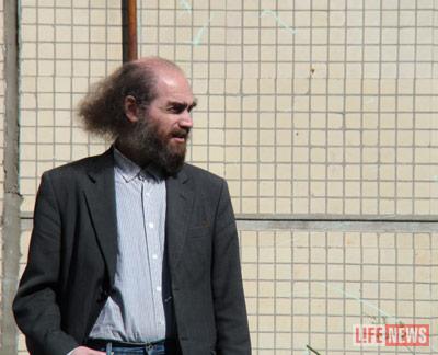 Гений ограничил свое общение до минимума