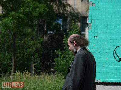 В свой день рождения он выбрался лишь до ближайшего продуктового магазина