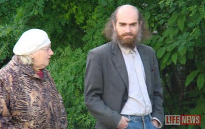 За два дня до своего 44-летия Перельман вышел на прогулку ради своей матери - Любови Лейбовны.