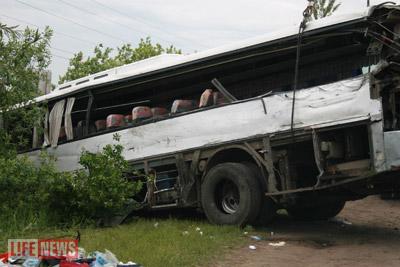 От удара автобус вылетел в кювет