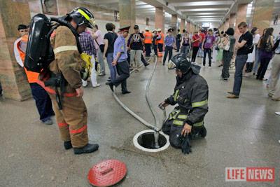 Пожарные устраняют последствия ЧП в метро
