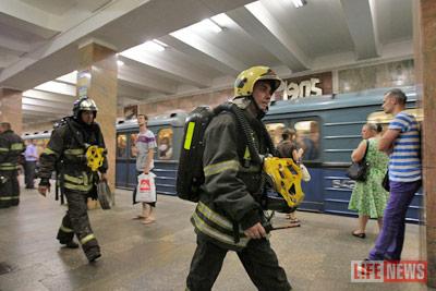 Пассажиров загоревшегося поезда эвакуировали на улицу